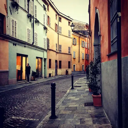 Honey House Daire Parma